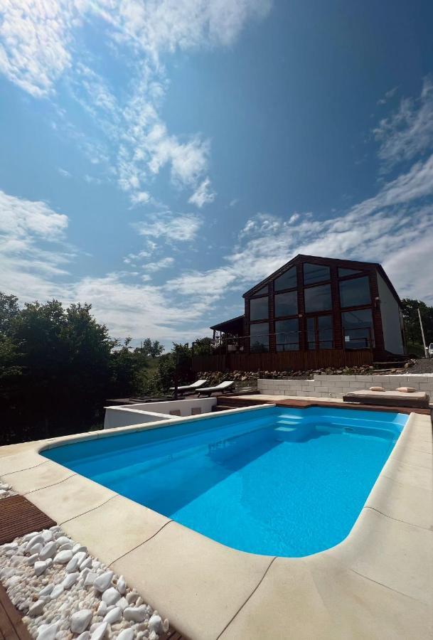 Le Chalet M - Cabana Cu O Panorama De Poveste. Surdesti  Exteriör bild