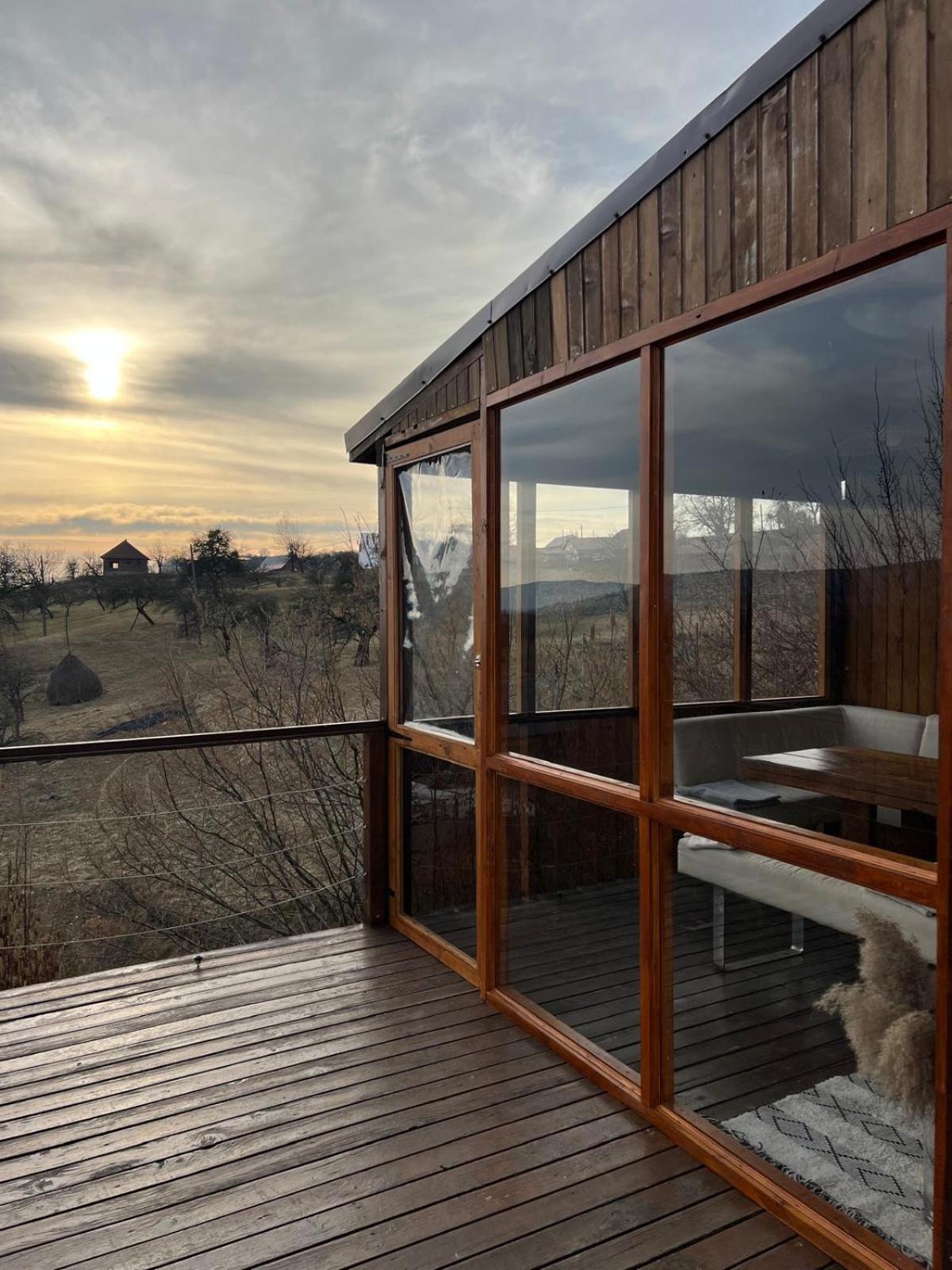 Le Chalet M - Cabana Cu O Panorama De Poveste. Surdesti  Exteriör bild