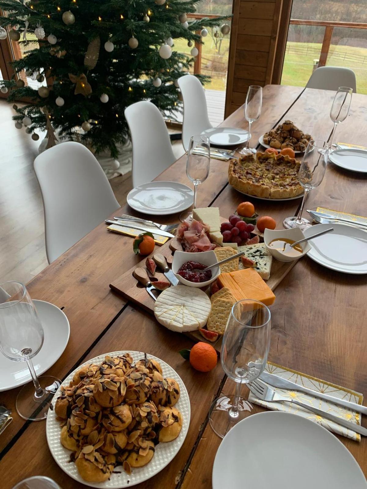 Le Chalet M - Cabana Cu O Panorama De Poveste. Surdesti  Exteriör bild