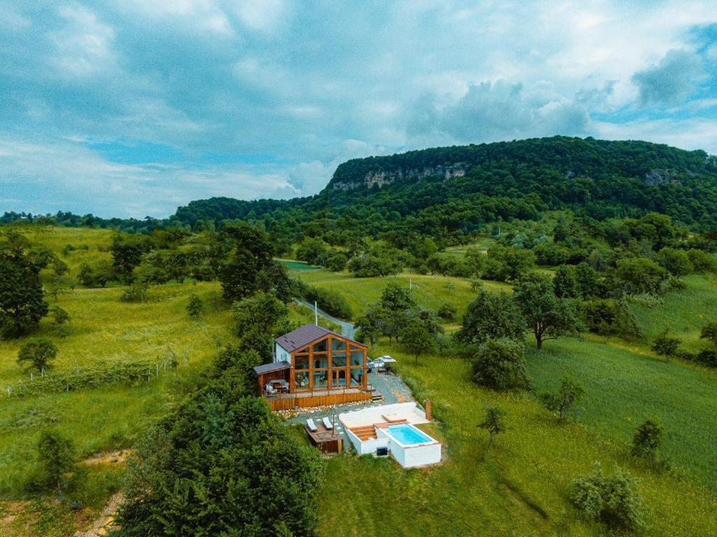 Le Chalet M - Cabana Cu O Panorama De Poveste. Surdesti  Exteriör bild