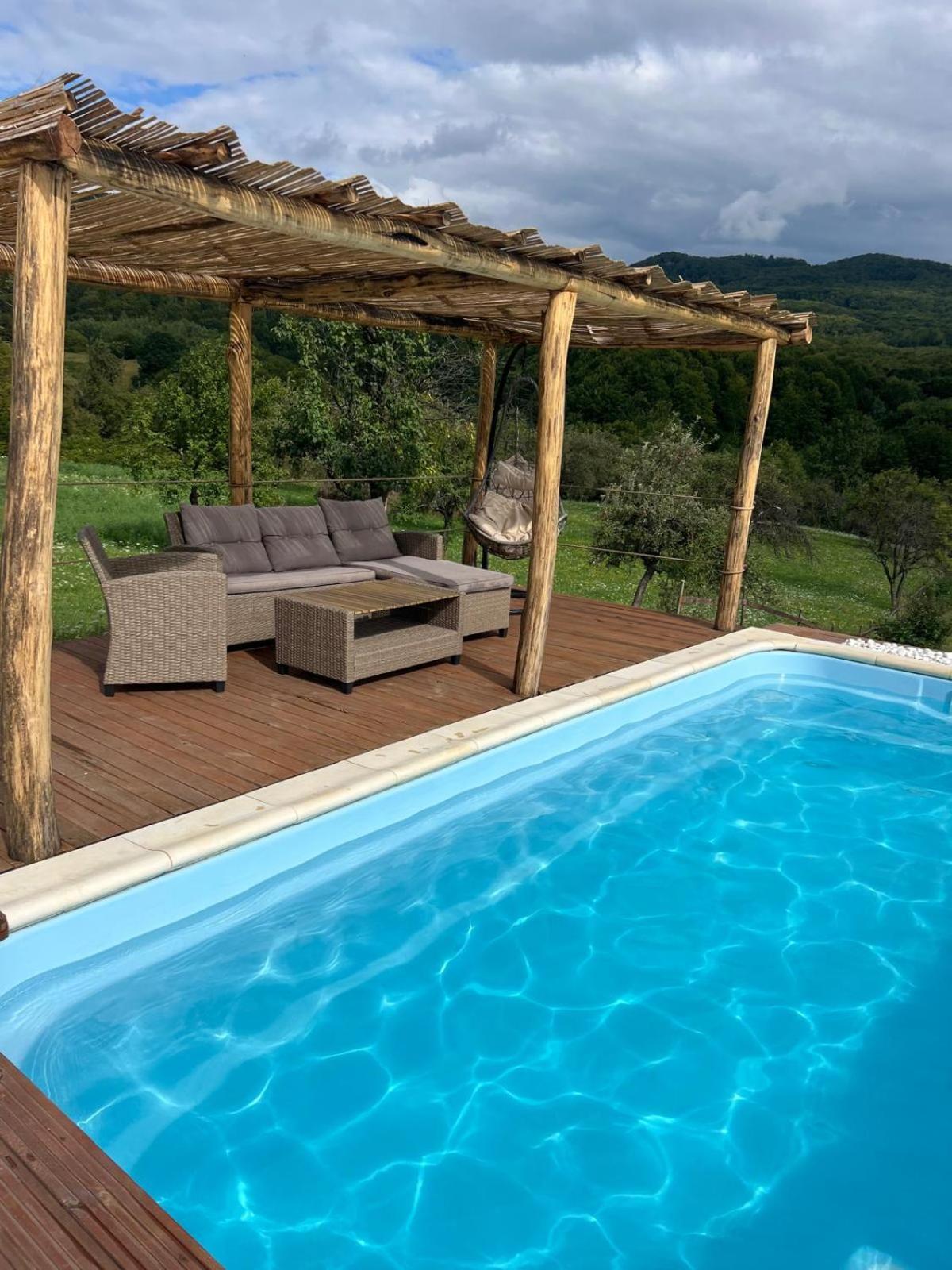 Le Chalet M - Cabana Cu O Panorama De Poveste. Surdesti  Exteriör bild