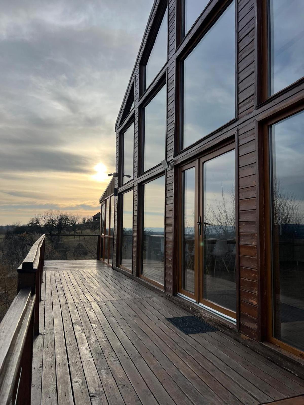 Le Chalet M - Cabana Cu O Panorama De Poveste. Surdesti  Exteriör bild