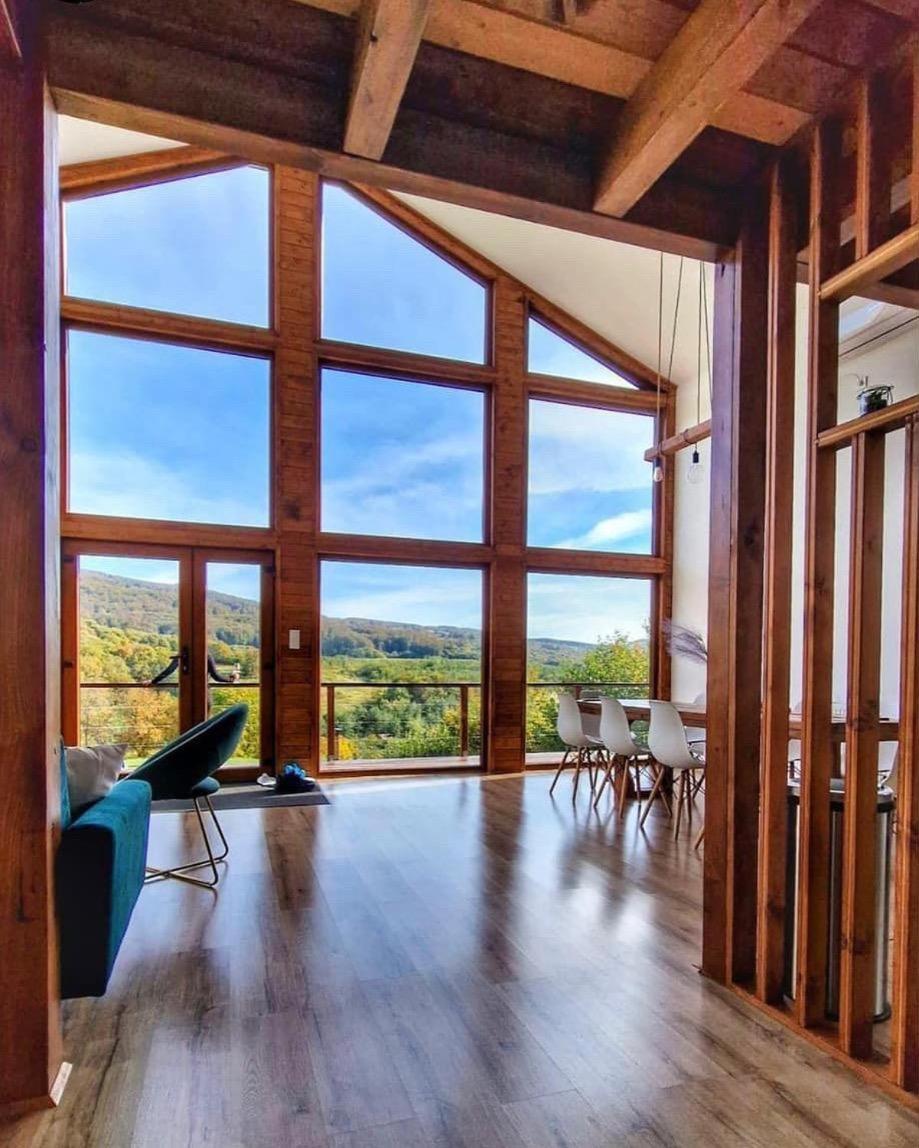 Le Chalet M - Cabana Cu O Panorama De Poveste. Surdesti  Exteriör bild