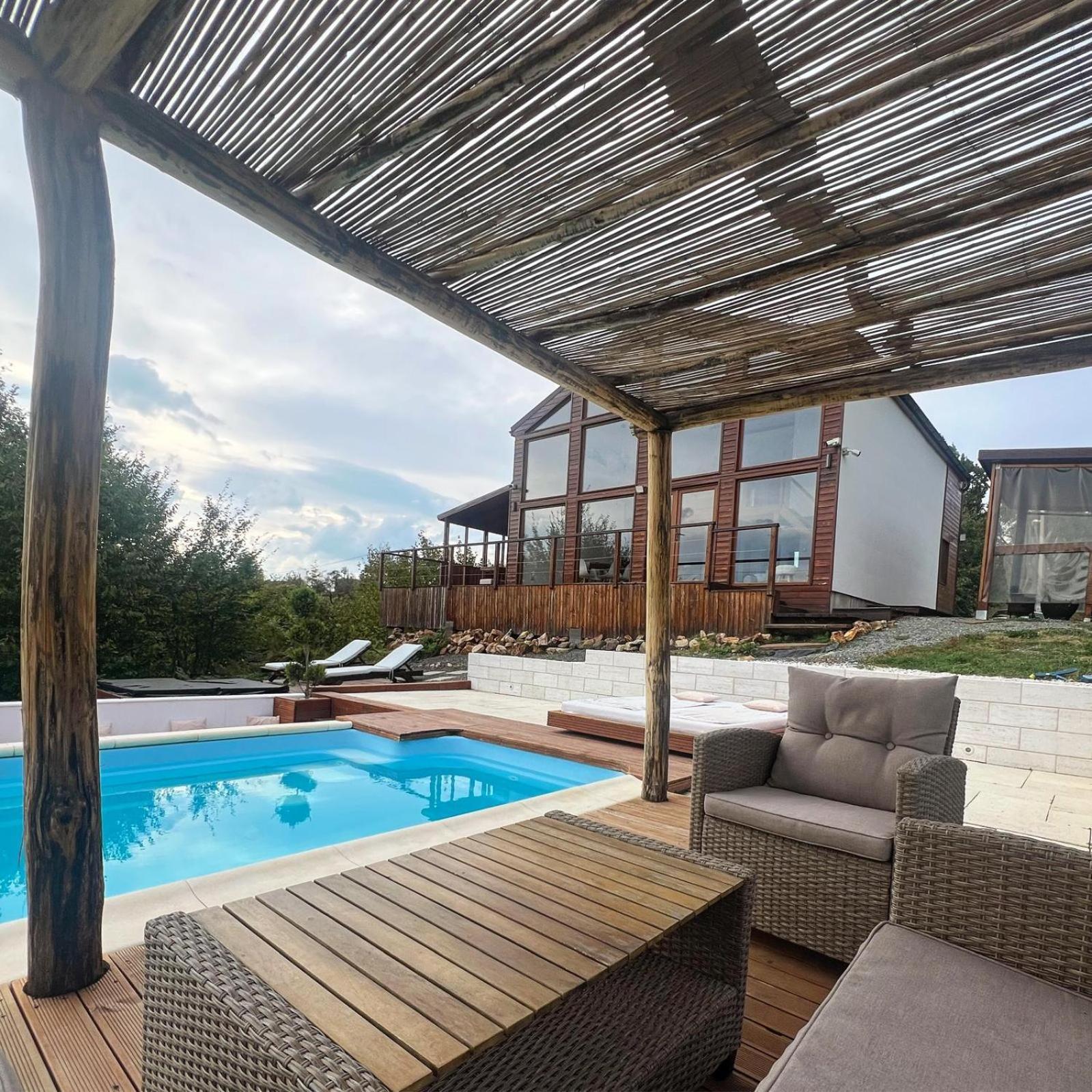Le Chalet M - Cabana Cu O Panorama De Poveste. Surdesti  Exteriör bild