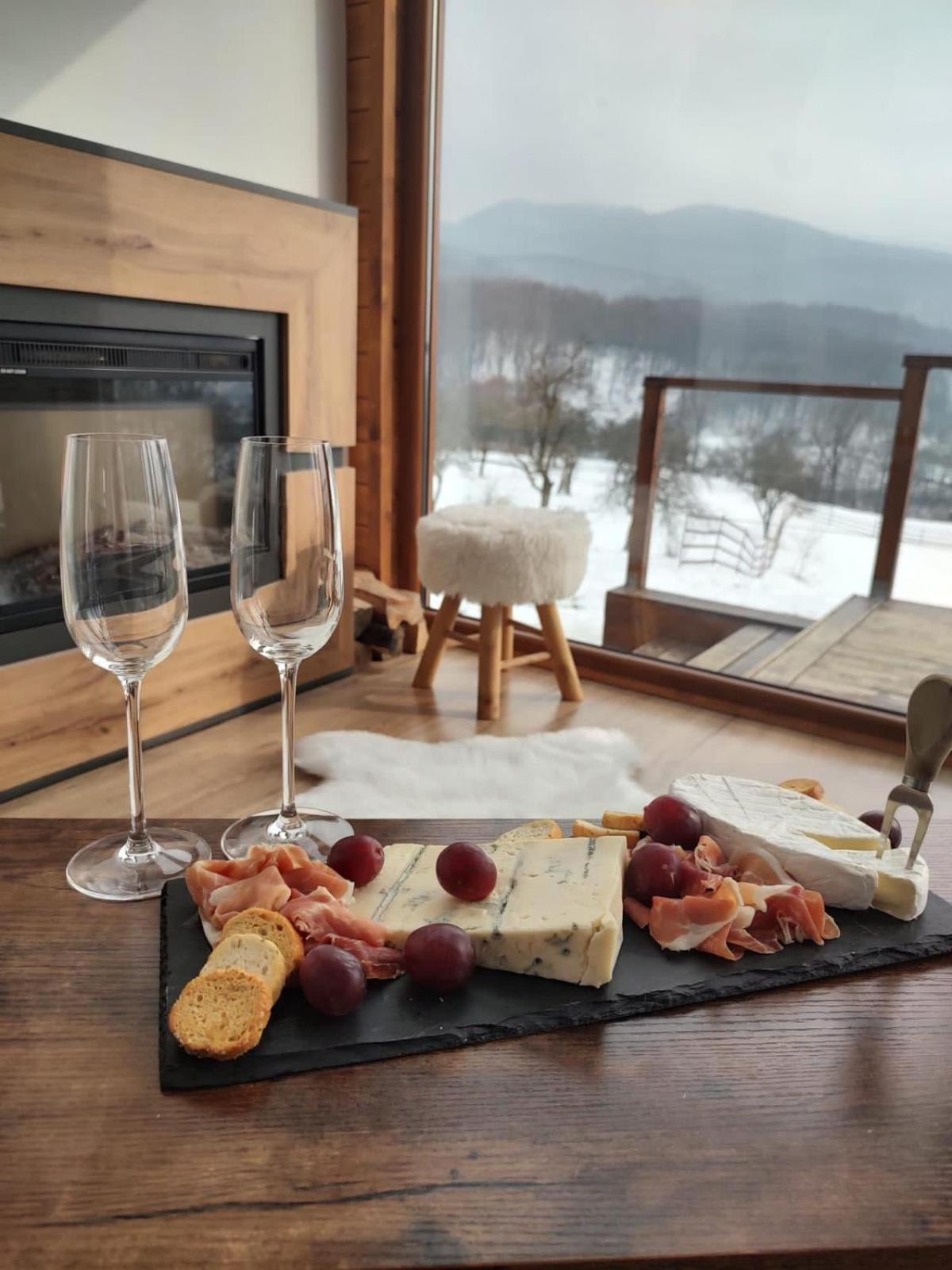 Le Chalet M - Cabana Cu O Panorama De Poveste. Surdesti  Exteriör bild