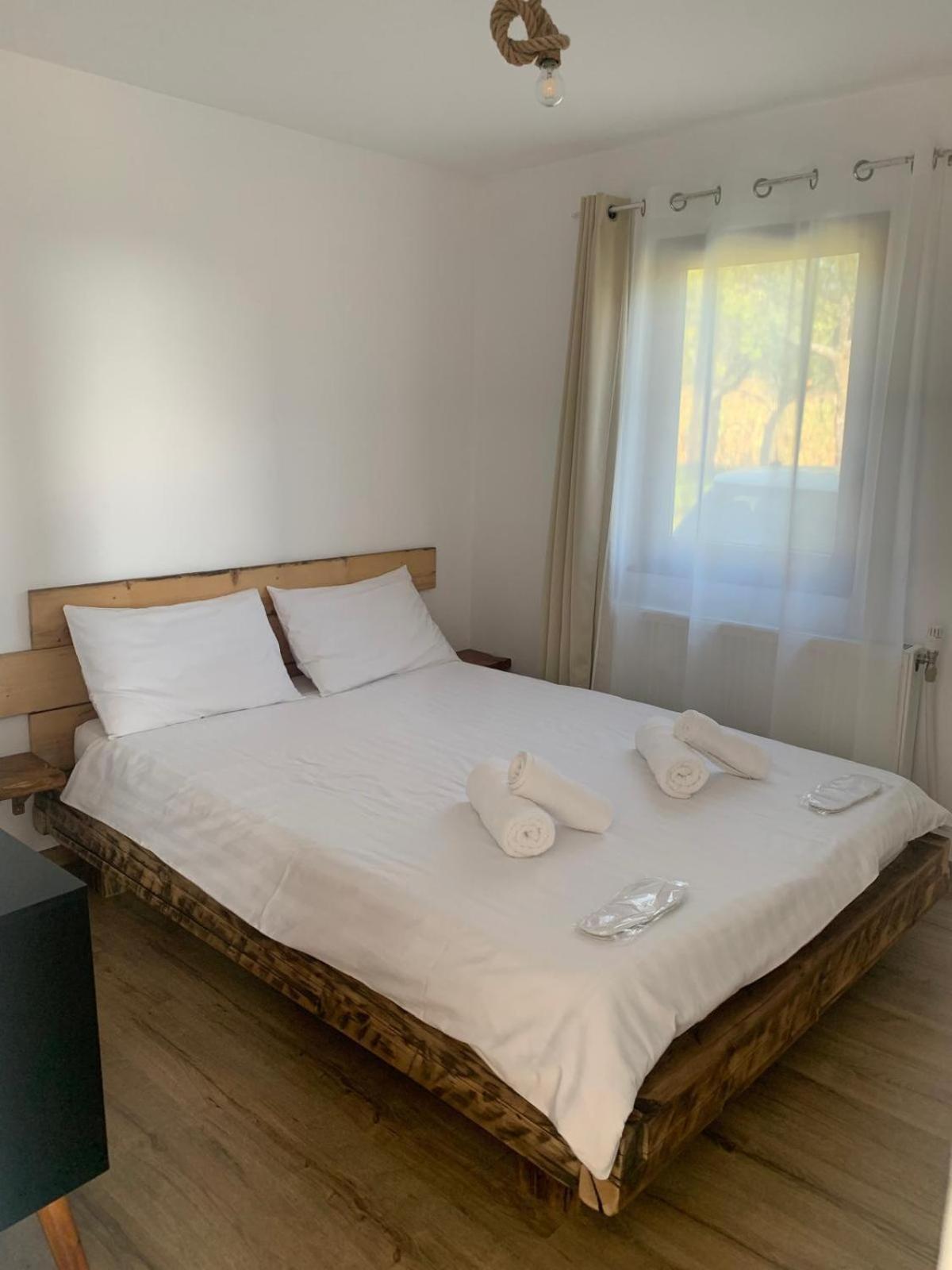 Le Chalet M - Cabana Cu O Panorama De Poveste. Surdesti  Exteriör bild