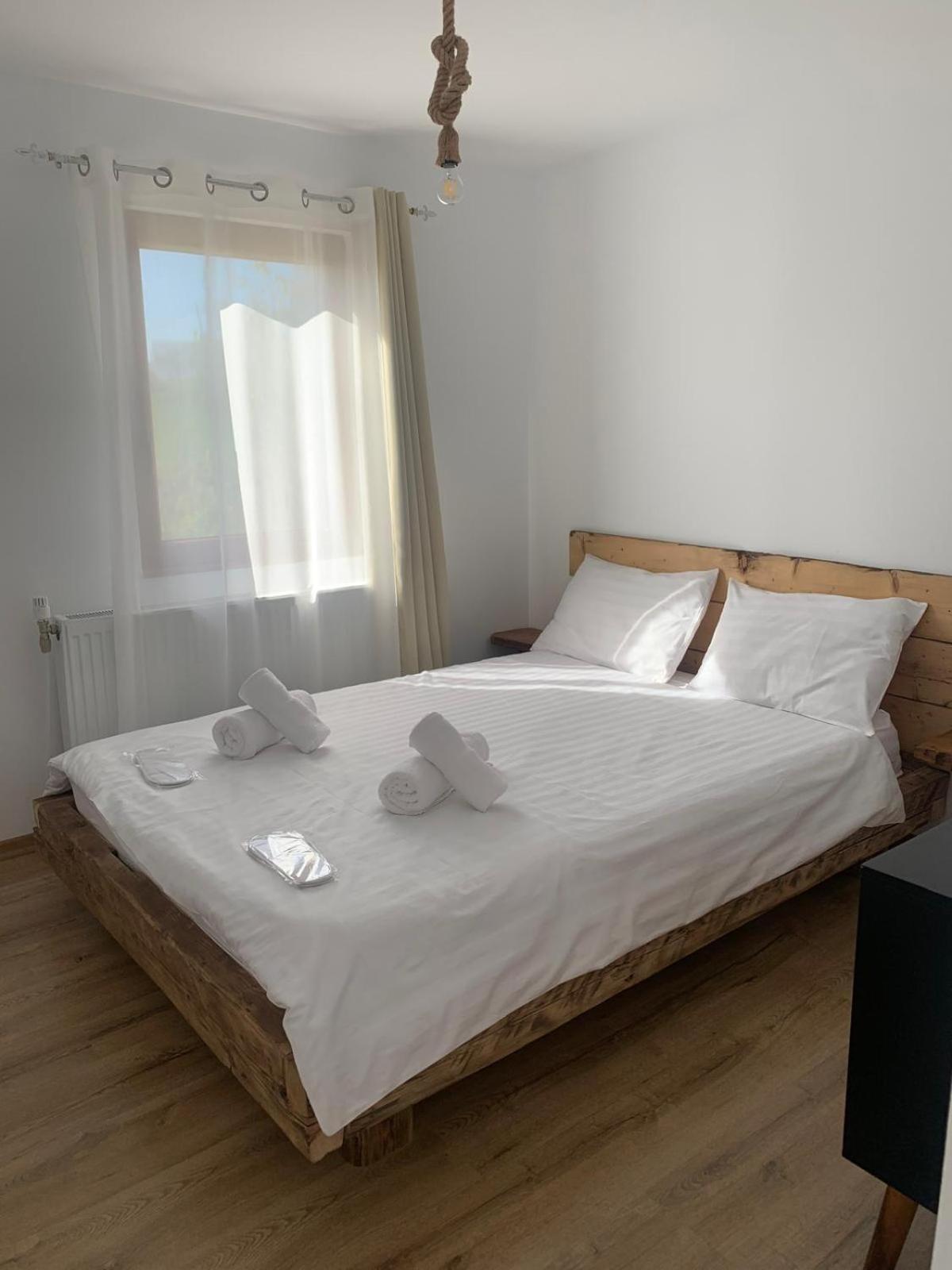 Le Chalet M - Cabana Cu O Panorama De Poveste. Surdesti  Exteriör bild