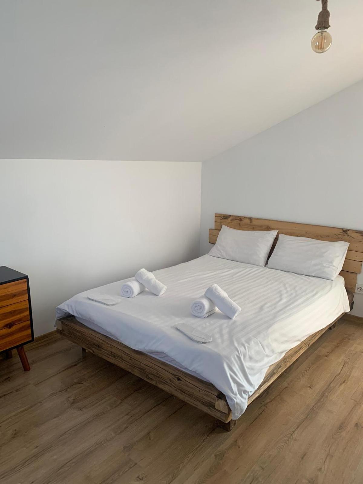 Le Chalet M - Cabana Cu O Panorama De Poveste. Surdesti  Exteriör bild